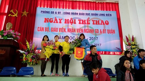  Trường MN Ánh Sao tham gia Ngày hội Thể thao Cán bộ, giáo viên- NV Ngành giáo dục và đào tạo Quận Long Biên năm học 2016- 2017.  